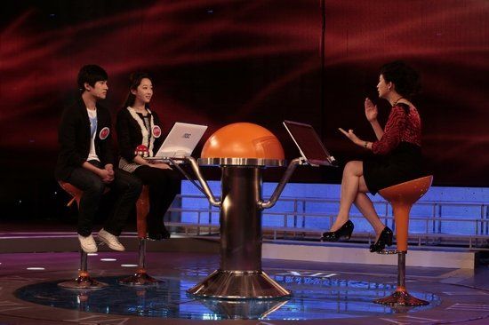 楊洋、蔣夢婕同臺斗舞 面對王小丫大膽接招(圖)