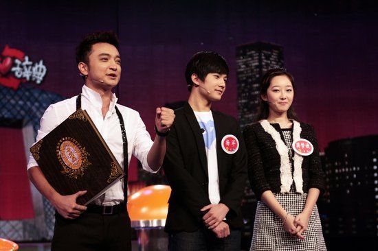 楊洋、蔣夢婕同臺斗舞 面對王小丫大膽接招(圖)